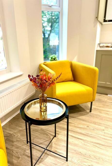 Brand New Apt - Beach Breeze Spacious 1-Bedroom Apartment With Parking - Sleeps 4 Ppl- Internet Bournemouth Eksteriør billede