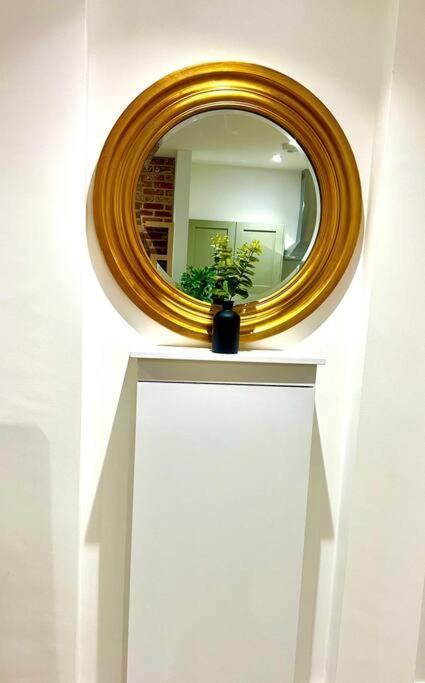 Brand New Apt - Beach Breeze Spacious 1-Bedroom Apartment With Parking - Sleeps 4 Ppl- Internet Bournemouth Eksteriør billede
