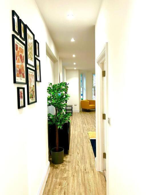 Brand New Apt - Beach Breeze Spacious 1-Bedroom Apartment With Parking - Sleeps 4 Ppl- Internet Bournemouth Eksteriør billede