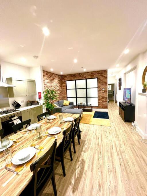 Brand New Apt - Beach Breeze Spacious 1-Bedroom Apartment With Parking - Sleeps 4 Ppl- Internet Bournemouth Eksteriør billede