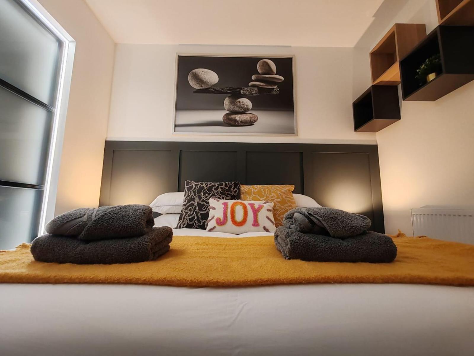 Brand New Apt - Beach Breeze Spacious 1-Bedroom Apartment With Parking - Sleeps 4 Ppl- Internet Bournemouth Eksteriør billede