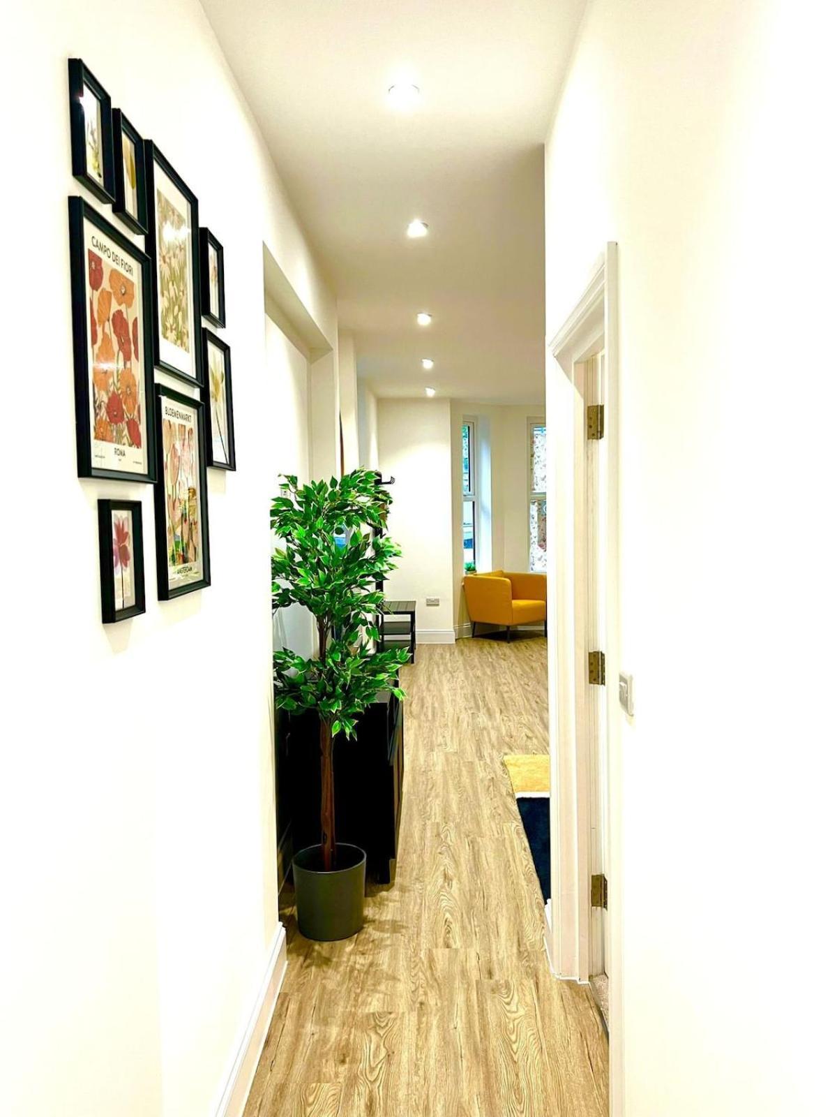 Brand New Apt - Beach Breeze Spacious 1-Bedroom Apartment With Parking - Sleeps 4 Ppl- Internet Bournemouth Eksteriør billede