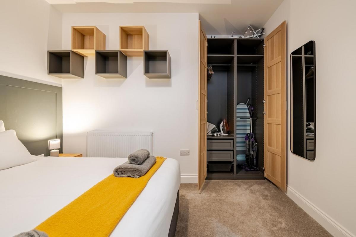 Brand New Apt - Beach Breeze Spacious 1-Bedroom Apartment With Parking - Sleeps 4 Ppl- Internet Bournemouth Eksteriør billede