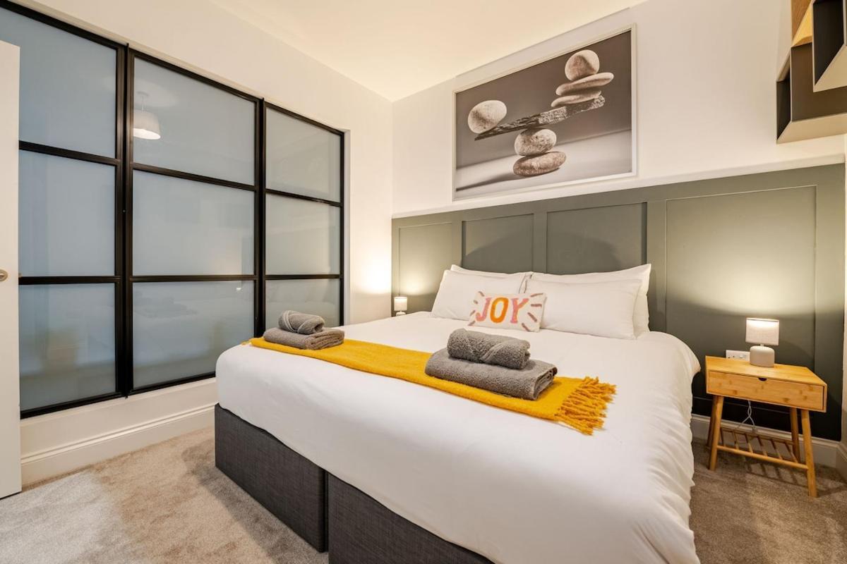 Brand New Apt - Beach Breeze Spacious 1-Bedroom Apartment With Parking - Sleeps 4 Ppl- Internet Bournemouth Eksteriør billede