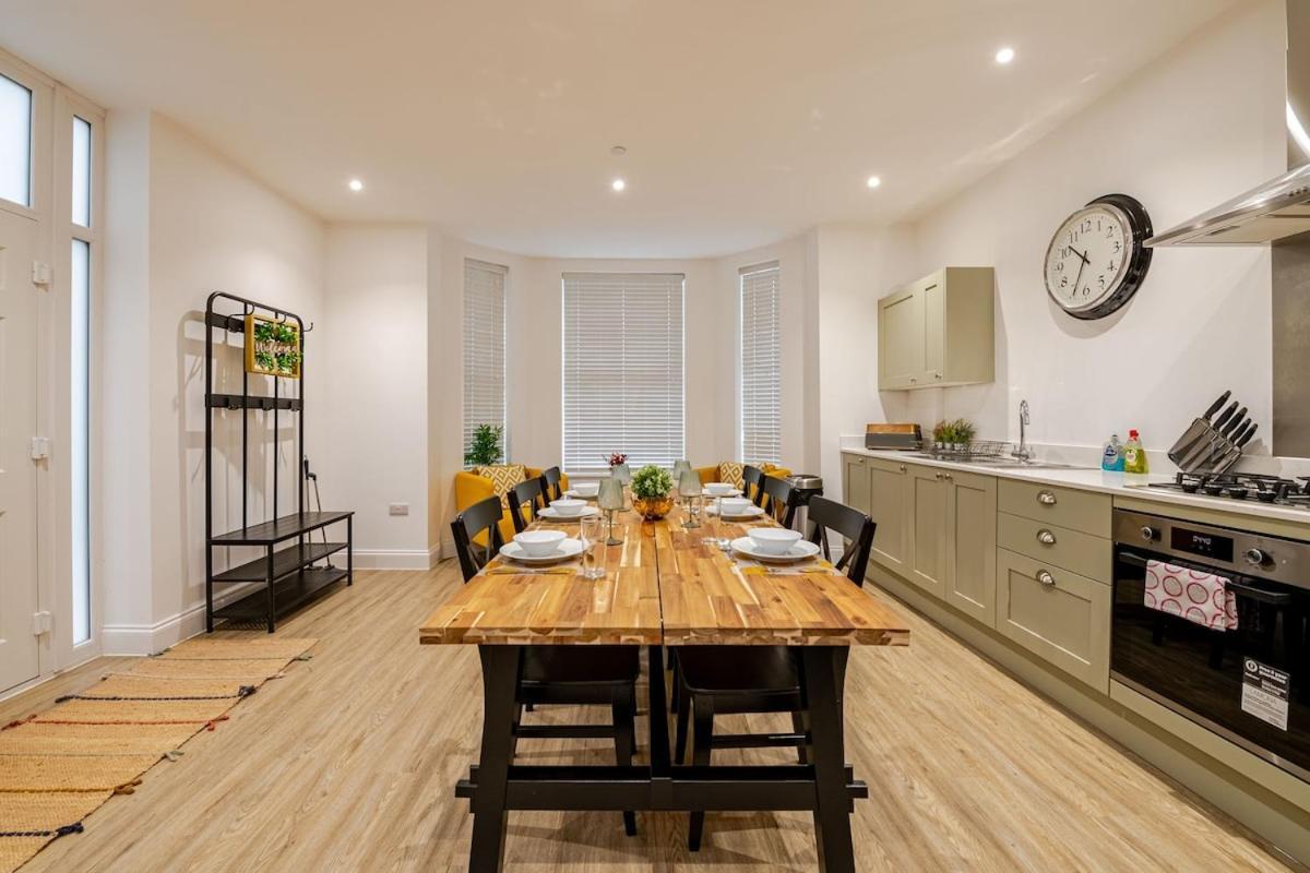 Brand New Apt - Beach Breeze Spacious 1-Bedroom Apartment With Parking - Sleeps 4 Ppl- Internet Bournemouth Eksteriør billede