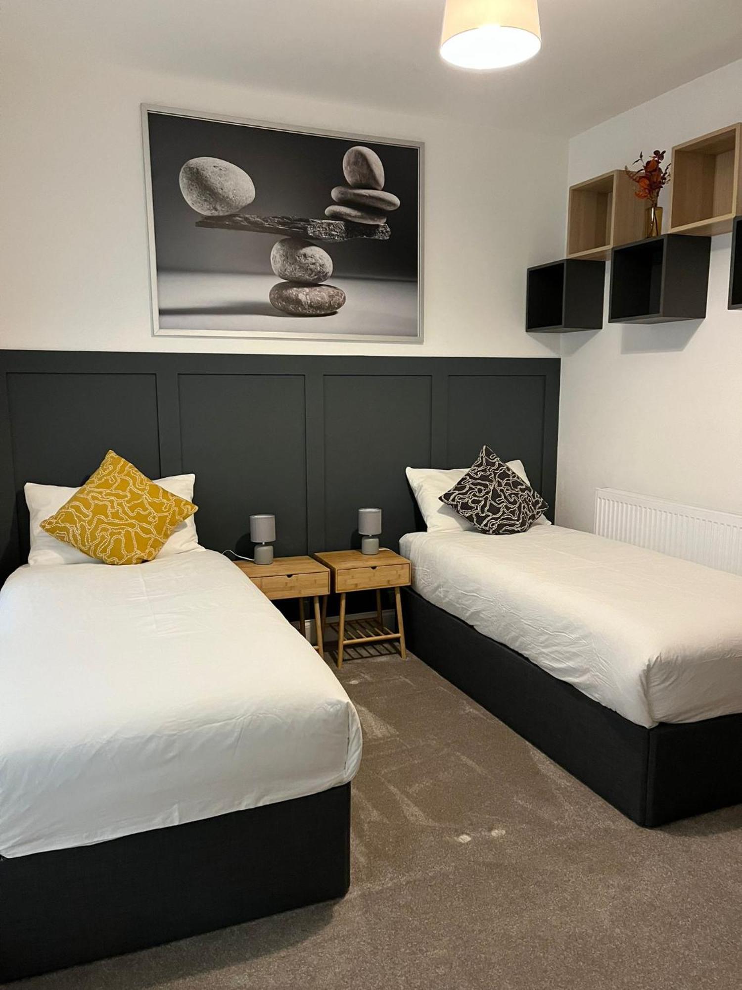 Brand New Apt - Beach Breeze Spacious 1-Bedroom Apartment With Parking - Sleeps 4 Ppl- Internet Bournemouth Eksteriør billede