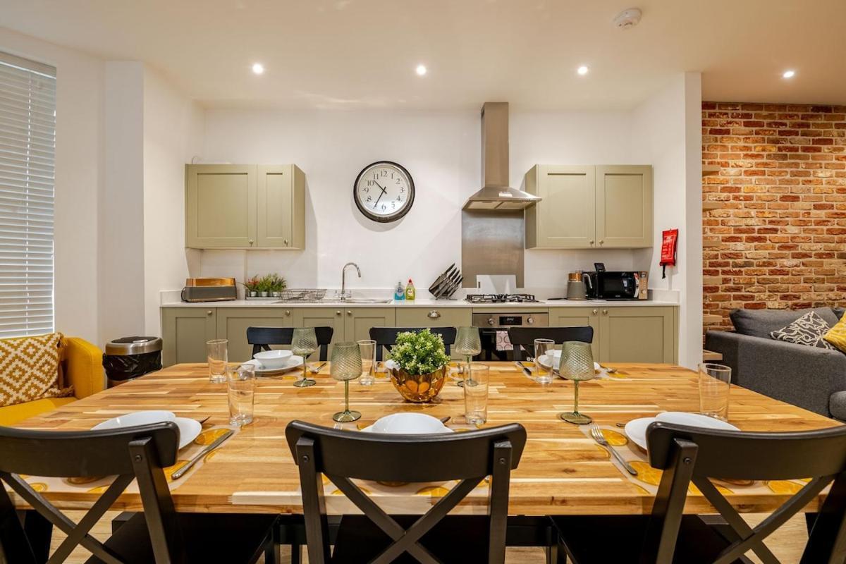 Brand New Apt - Beach Breeze Spacious 1-Bedroom Apartment With Parking - Sleeps 4 Ppl- Internet Bournemouth Eksteriør billede