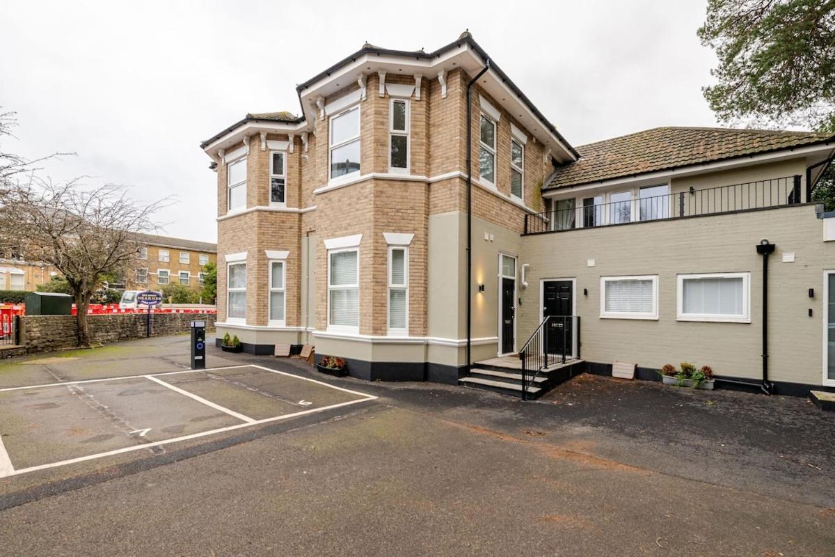 Brand New Apt - Beach Breeze Spacious 1-Bedroom Apartment With Parking - Sleeps 4 Ppl- Internet Bournemouth Eksteriør billede