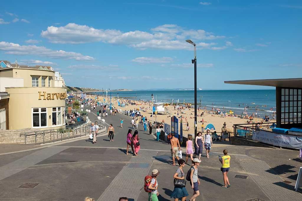 Brand New Apt - Beach Breeze Spacious 1-Bedroom Apartment With Parking - Sleeps 4 Ppl- Internet Bournemouth Eksteriør billede